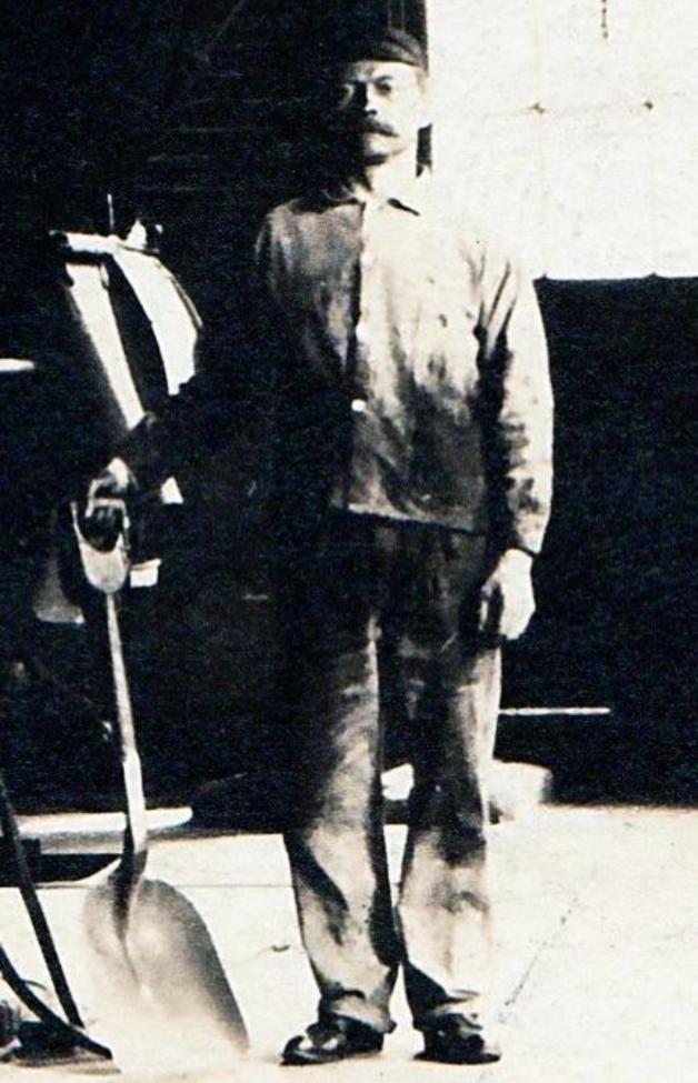 Heinrich Wendt als Feuerwehrmann in der „Bavarian Brewery“