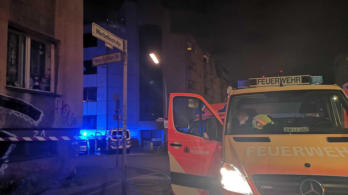Polizist vor Neuköllner Wache in Hals gestochen – Not-OP