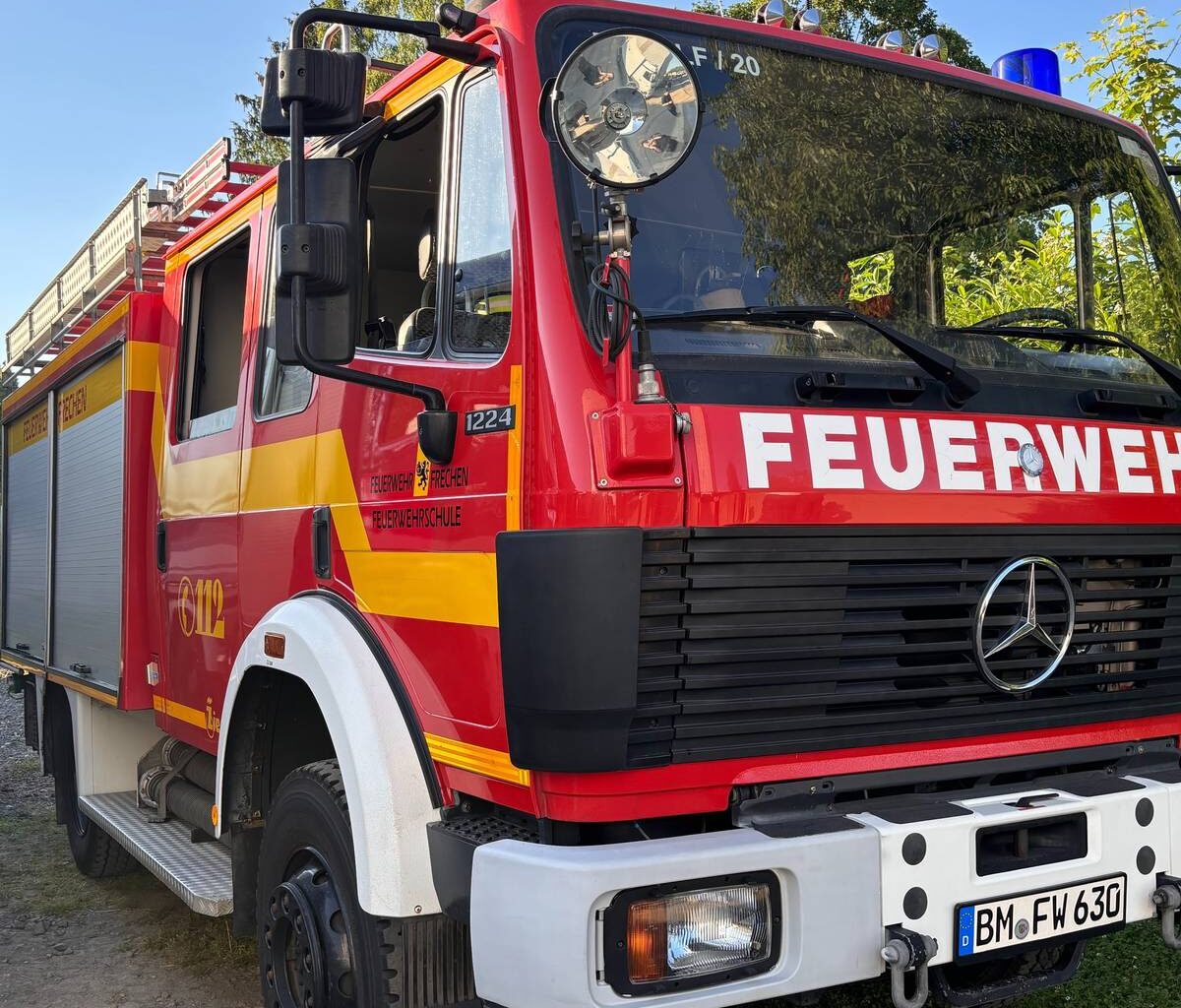 Hürth: Großer Feuerwehreinsatz rund um den Otto-Maigler-See