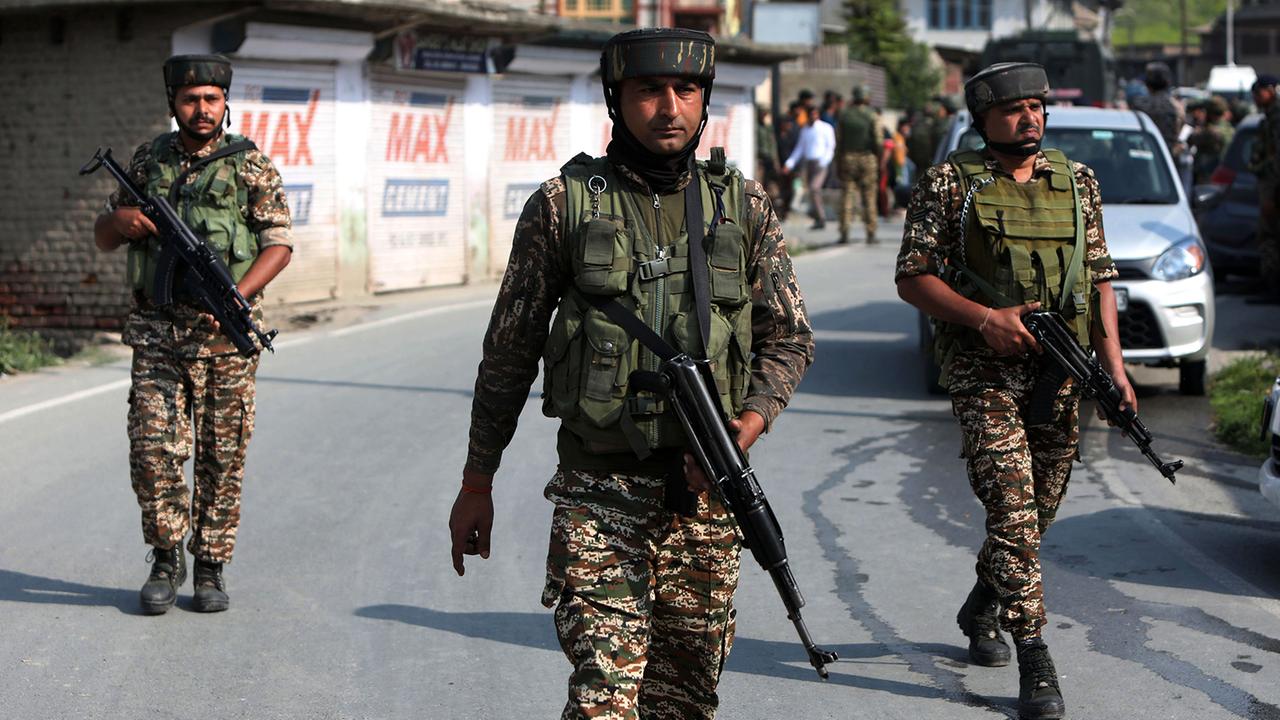 Indien und Pakistan liefern sich Gefechte in der Region Kaschmir