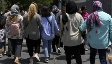 Frauenrechte im Iran: Sicherheitsrat stoppt Kopftuchgesetz