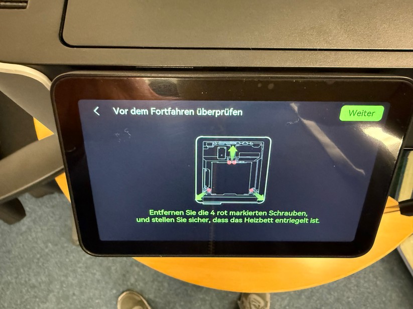 ... und prüfen, ob die Transportsicherungen draußen sind. 
