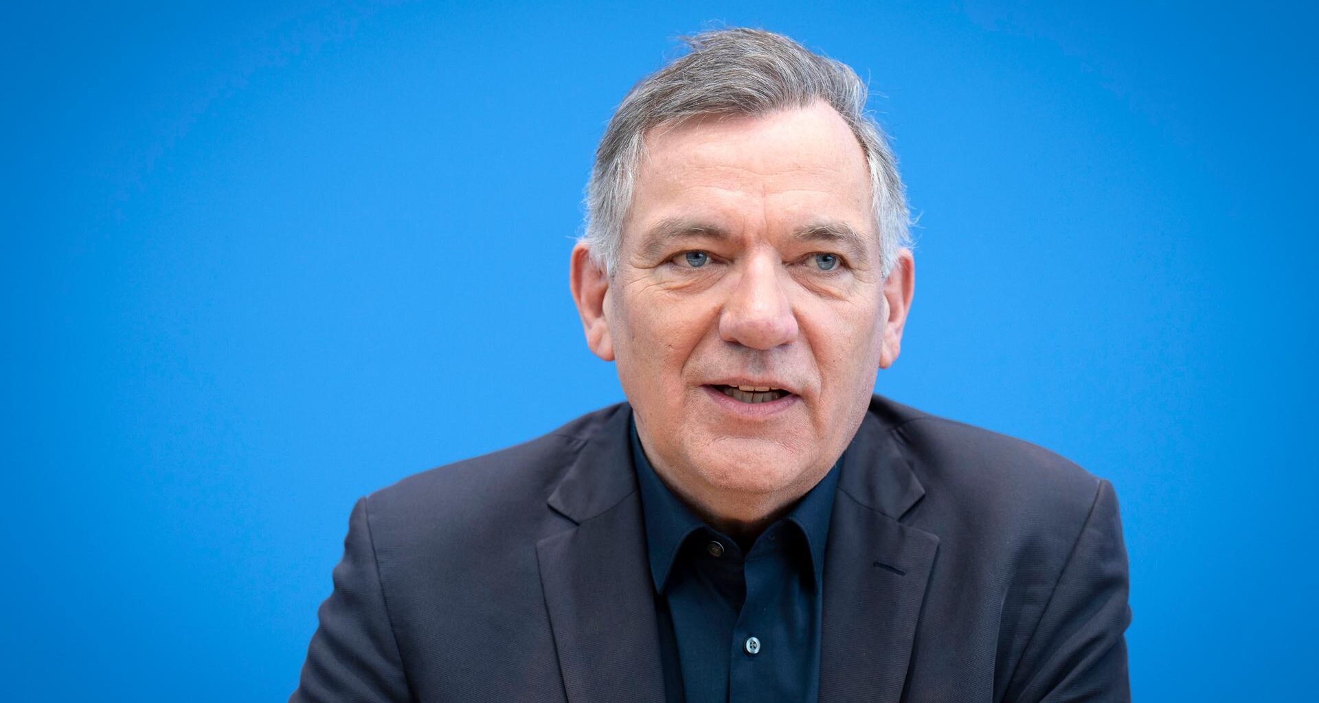 Jan van Aken bei der Bundespressekonferenz Die Linke - Zu den Bundestagswahlen im Haus der Bundespressekonferenz. Berlin, 24.02.2025