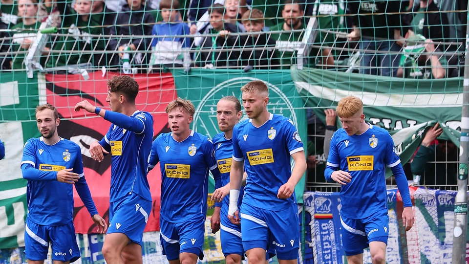Regionalliga: Carl Zeiss Jena bezwingt Chemie Leipzig zum Saisonabschluss