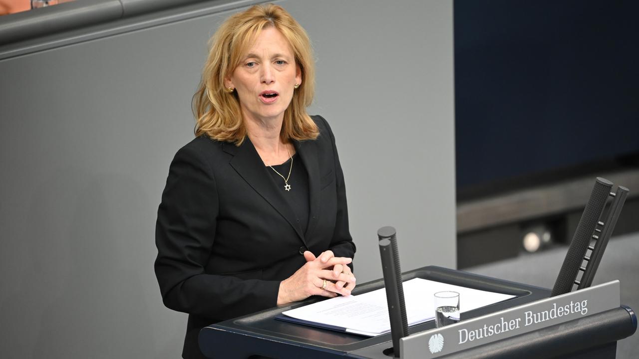 Familienministerin Prien will Pflegegeld als Lohnersatz einführen