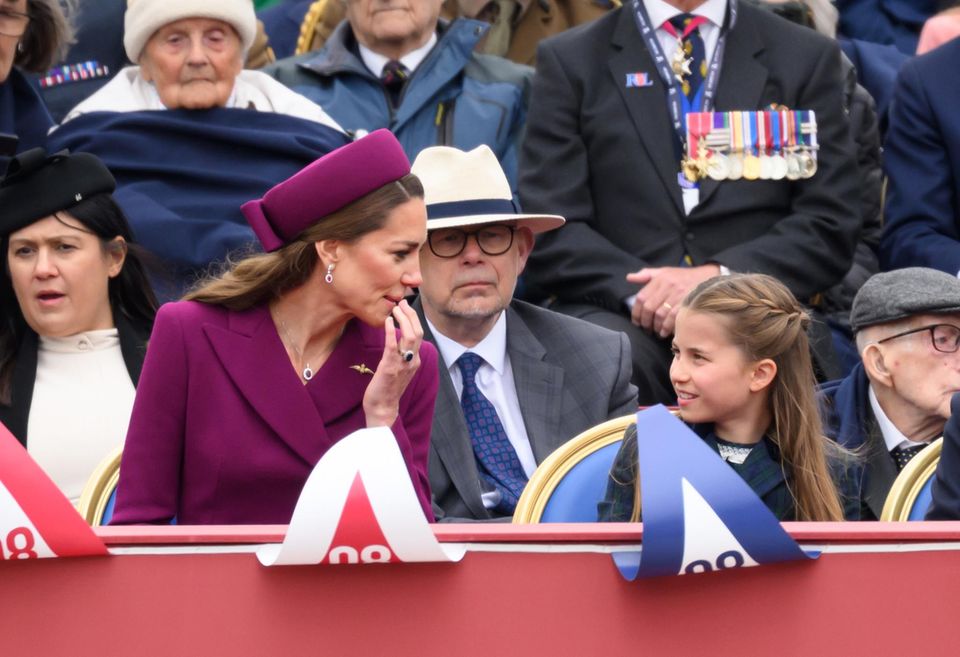 Catherine, Princess of Wales, und Prinzessin Charlotte beim VE Day