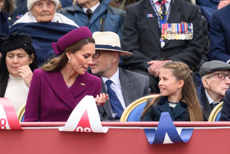 Catherine, Princess of Wales, und Prinzessin Charlotte beim VE Day