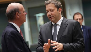 Besuch in Brüssel: Klingbeil will EU-Lieferkettengesetz beibehalten
