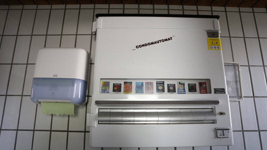 Nach Beschwerden: Kondomautomat aus Rathaus in Hannover entfernt | NDR.de - Nachrichten - Niedersachsen