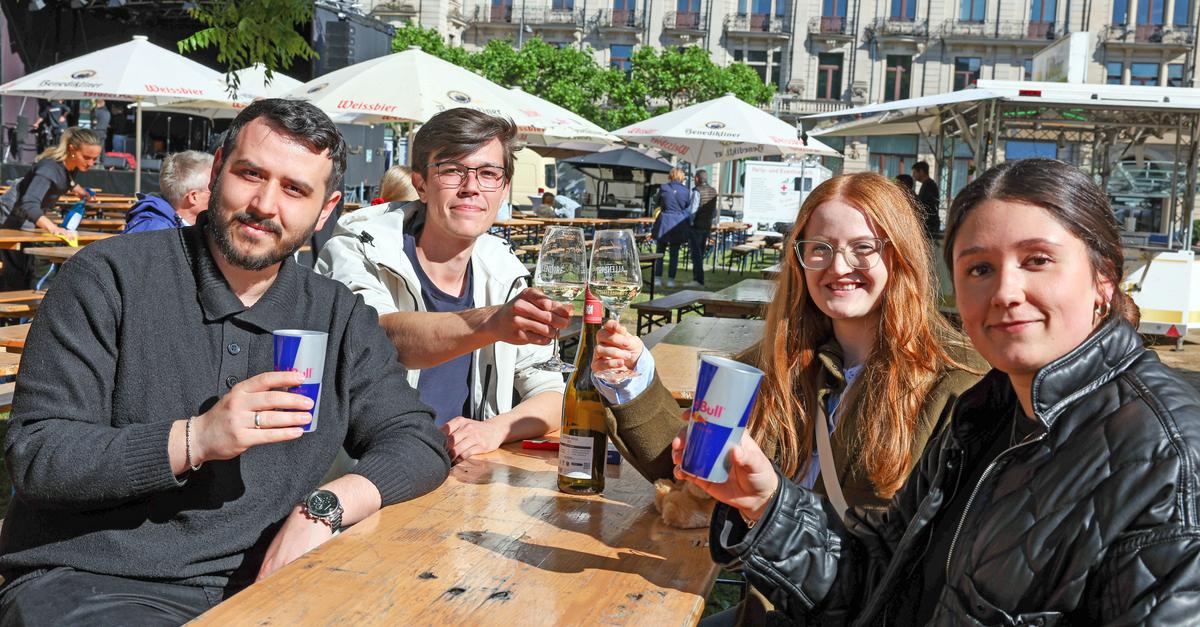 Das Wiesbadener Kranzplatzfest ist eröffnet