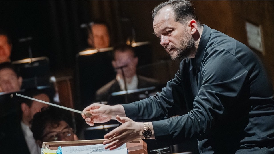Oper Leipzig: Andris Nelsons dirigiert erstmals im Orchestergraben und begeistert