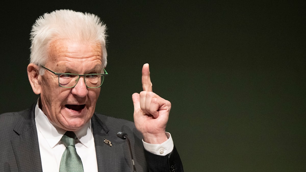 Winfried Kretschmann legt Jette Nietzard Parteiaustritt nahe: „Verstehe nicht, was die bei uns will“