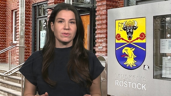 Eva-Maria Guhl als Presenterin für die schnellen Fakten zur Landratswahl 2025. © NDR Foto: NDR