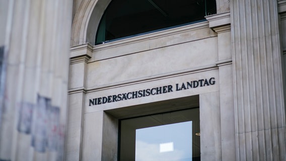 Der Eingangsbereich des Landtag Niedersachsen in Hannover. © NDR Foto: Julius Matuschik