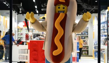 Warten auf Eröffnung des Lego Discovery Centre Westfield
