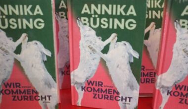 Lesung bei der Buchhandlung Litfass: Annika Büsing stellt ihr Buch „Wir kommen zurecht“ vor