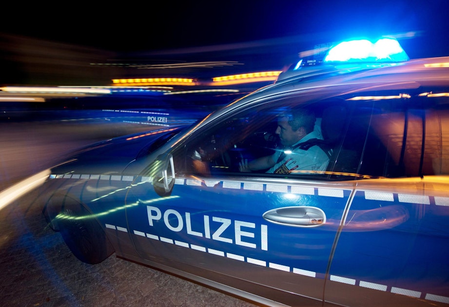 Polizei Bielefeld: Bewohner empfängt Beamte mit Harpune – Durchsuchung bringt illegale Cannabis-Plantage ans Licht