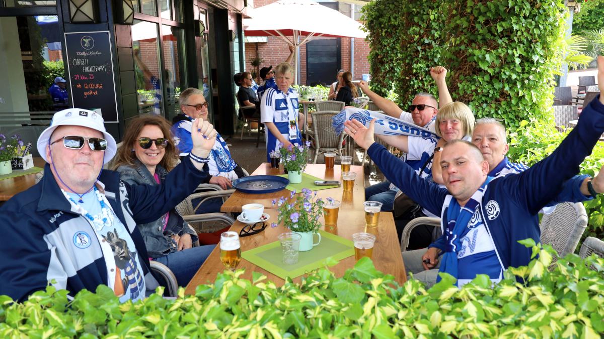 Tausende Duisburger Zebras singen und tanzen am Samstag in Lotte