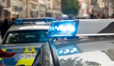 Verkehrsunfall mit sechs beteiligten Fahrzeugen in Wiesbaden