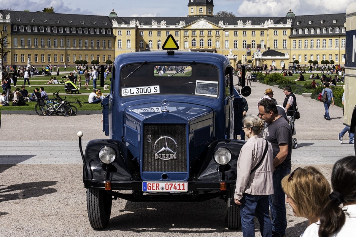 Historische Lkw von Mercedes-Benz Trucks Classic beim „Tribut an Carl Benz“ in Karlsruhe