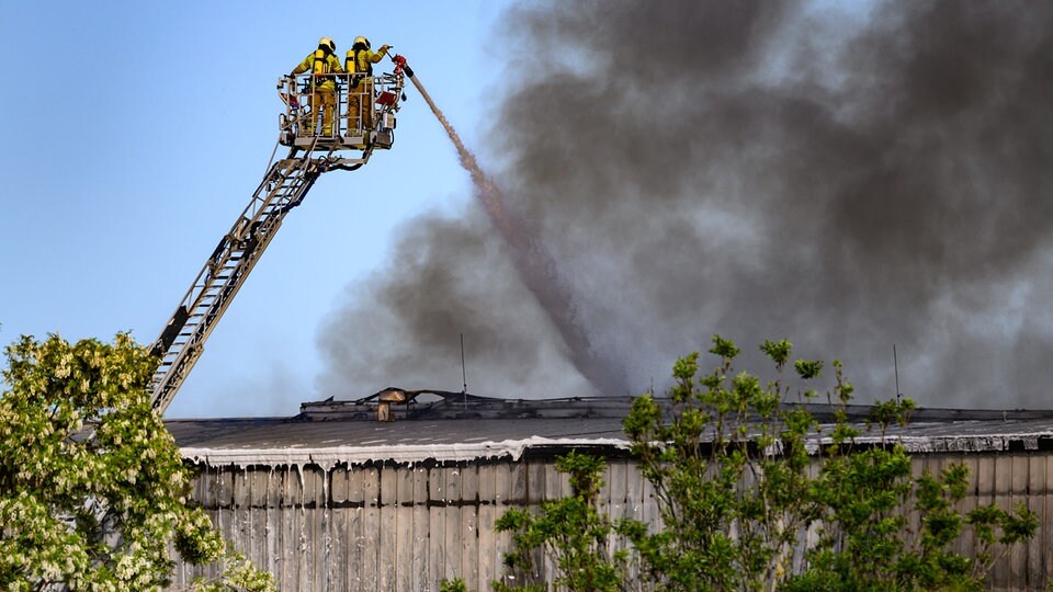 Großbrand in Dresden-Großzschachwitz gelöscht | MDR.DE
