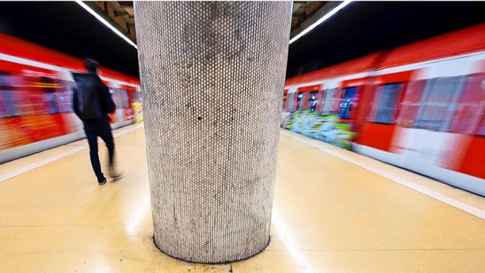 S-Bahnverkehr Stuttgart: Defekte Weiche und Personen im Gleis bringen mehrere Linien aus dem Takt