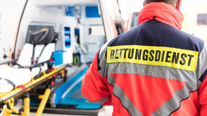 Unfall in Ostfildern: 69-Jähriger wird am Steuer ohnmächtig – Frontalzusammenstoß im Gegenverkehr