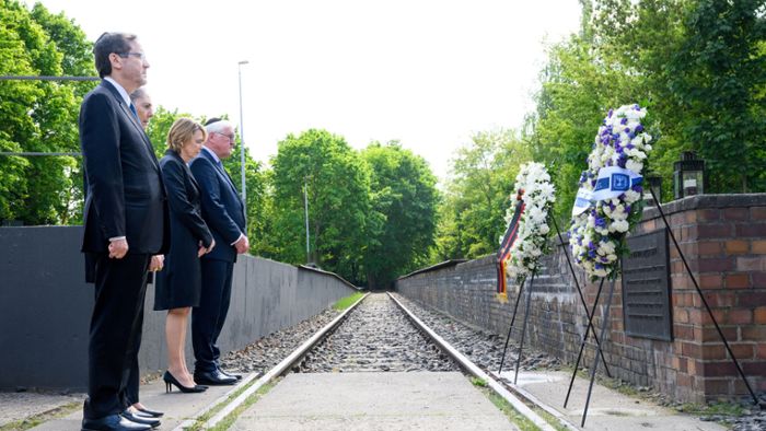 Besuch von Israels Präsident in Berlin: Herzog und Steinmeier gedenken deportierten Juden
