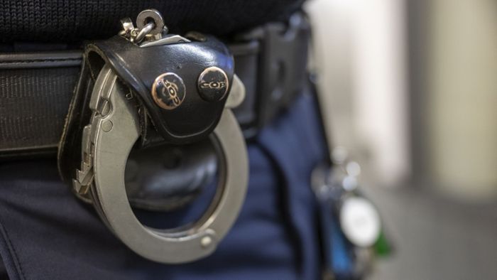 Zwei Raubüberfälle in Stuttgart: Polizei schnappt Räuber – Teil der Beute offenbart weiteren Raub