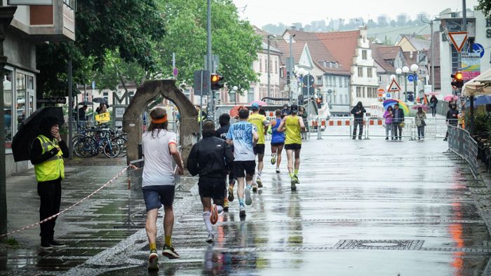 Bad Cannstatt: Stuttgart-Lauf – einzelne verspätete Starts und voller Zielbereich