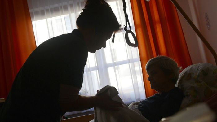 „Mama, warum gehst du fort?“: Die Kinder in Rumänien, die Arbeit in Stuttgart