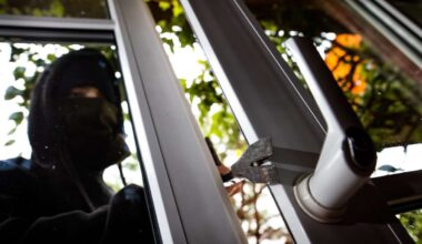 Stuttgart-Feuerbach: Männer brechen in Büro ein – Tochter des Inhabers erkennt sie wieder