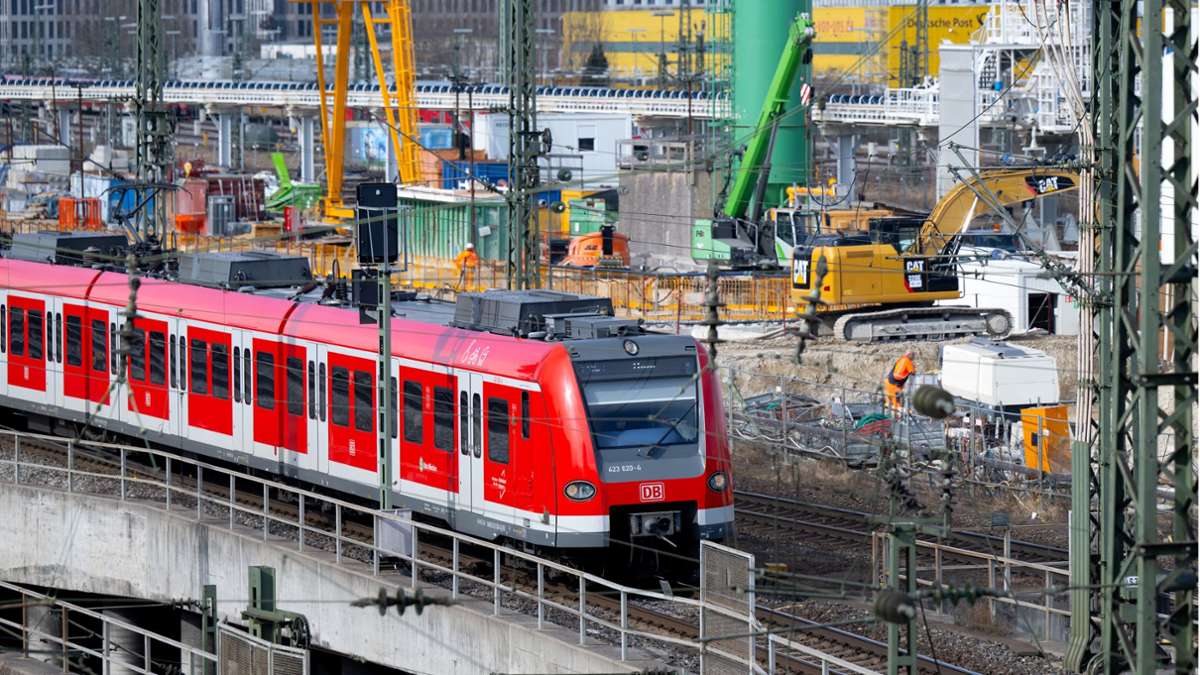 Zuffenhausen-Zazenhausen: Bürostuhl im Gleis – Zug muss bremsen