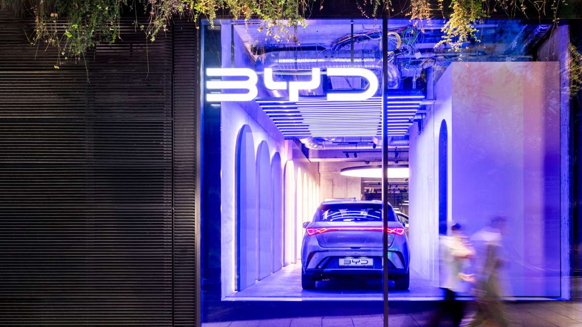 Auto-Showrooms in Stuttgart: „Das Auto muss der Hero bleiben“ - Wirtschaft
