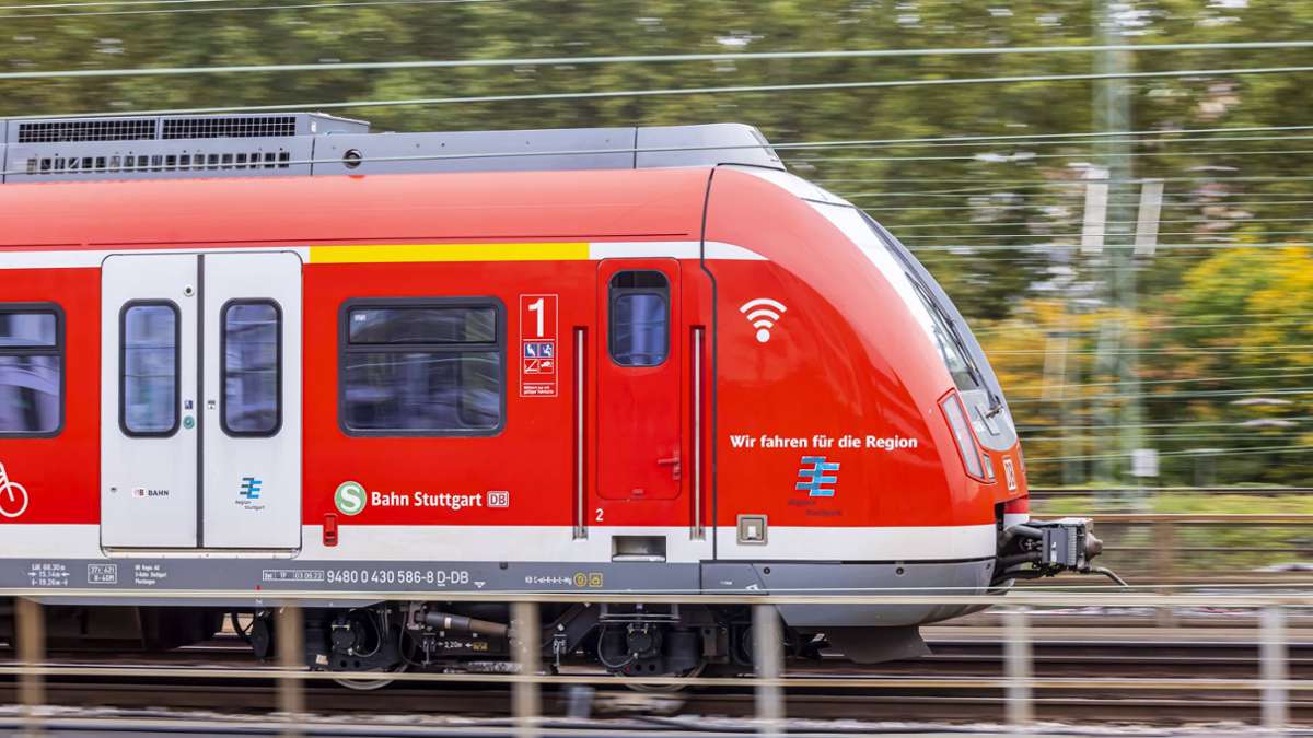 S-Bahn in der Region Stuttgart: Zug reißt Oberleitung raus – Ausfälle und Verspätungen auf der Linie S1