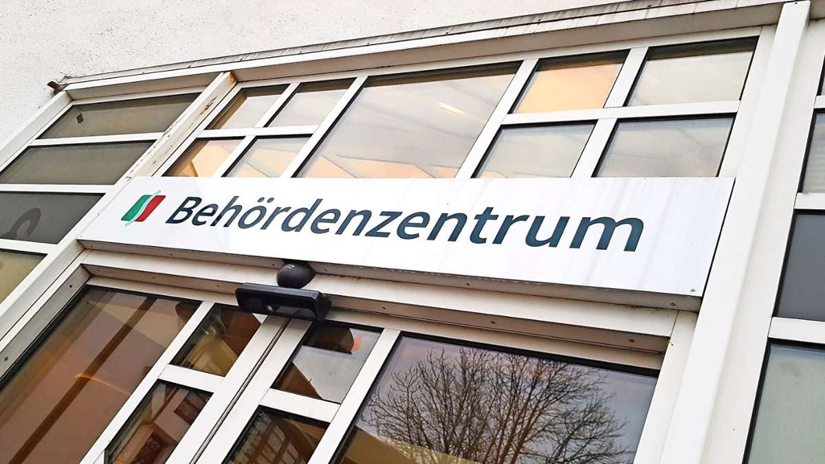 Behördenzentrum Esslingen: Digitalisierung muss warten: vorerst noch Papierfotos statt digitaler Bilder - Esslingen