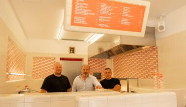 Eröffnung in der Stuttgarter City: Imbiss auf edel – im Monaco Grill gibt es zur Kalbswurst auch Champagner
