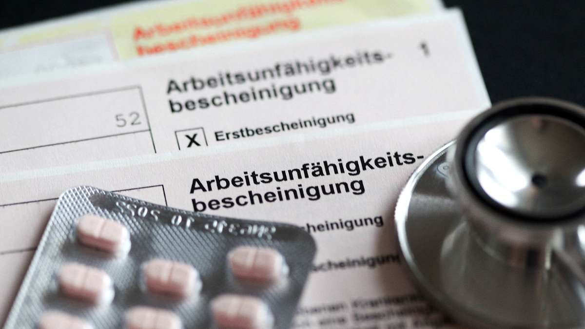 Umfrage in Baden-Württemberg: Arbeitgeber: elektronische Krankmeldung sehr fehleranfällig - Wirtschaft