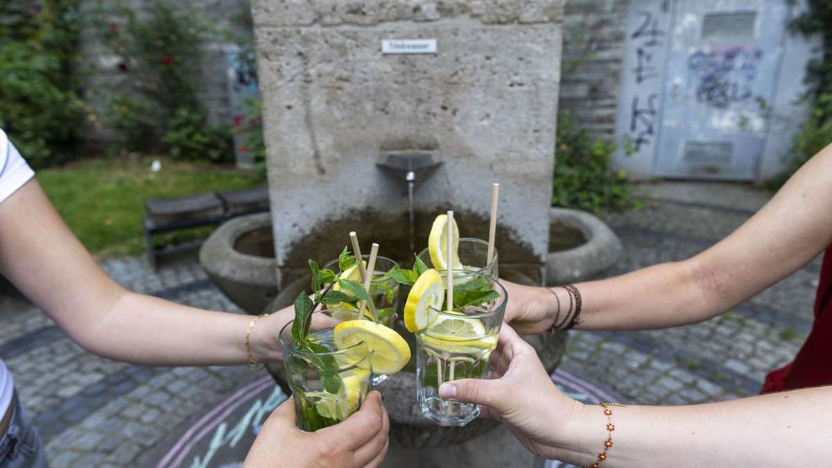 Extreme Hitze droht: Wasserspender und Refill in Cafés – So will die Stadt zum Trinken animieren - Stuttgart