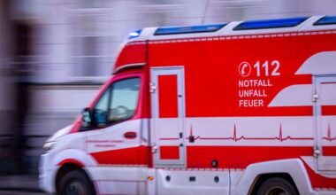 Unfall in Stuttgart-Vaihingen: Zusammenstoß auf B14 fordert Verletzten und hohen Schaden