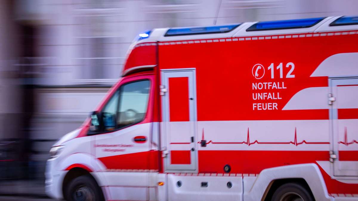 Unfall in Stuttgart-Vaihingen: Zusammenstoß auf B14 fordert Verletzten und hohen Schaden