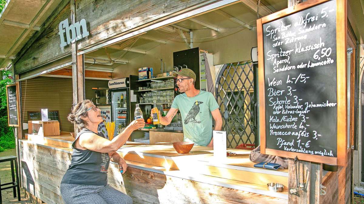 Sommergastronomie in Esslingen: Sommerbar mit DJs – Das Fuenfbisneun lockt neue Gäste in den Merkelpark - Esslingen