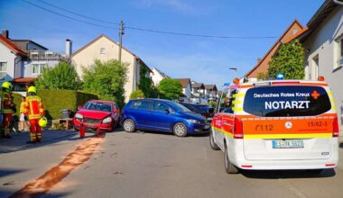 Unfallfahrt in Notzingen Absicht?: Auto verletzt zwei Fußgänger – Kriminalpolizei übernimmt Ermittlungen
