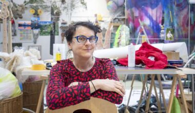 Nacktheit, Müll und Feminismus: Stuttgarter Künstlerin polarisiert: Justyna Koeke: „Mich interessiert das, was ich nicht kann“ - KRZ Plus