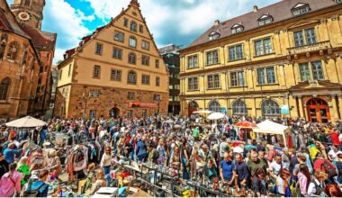 Frühjahrsflohmarkt in Stuttgart: Viel Andrang bei Kitsch, Kruscht und Kunst