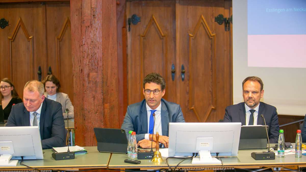 Esslingen diskutiert neues Dezernat: Stadträte prüfen umstrittenes fünftes Dezernat – Ist die Verwaltungsspitze überlastet? - Esslingen