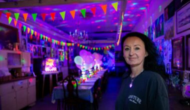 Neue Kurse in Esslingen: „Paint and Glow“: Malen im Dunklen liegt im Trend - News