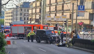 Auto fährt in Stuttgart in Personengruppe: Newsblog: Dynamische Lage – Bevölkerung soll Bereich meiden