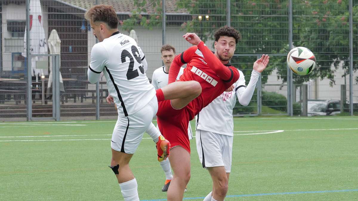 Fußball-Bezirksliga Stuttgart/Böblingen: Spitzenreiter-Dusel und der nächste Trainerwechsel