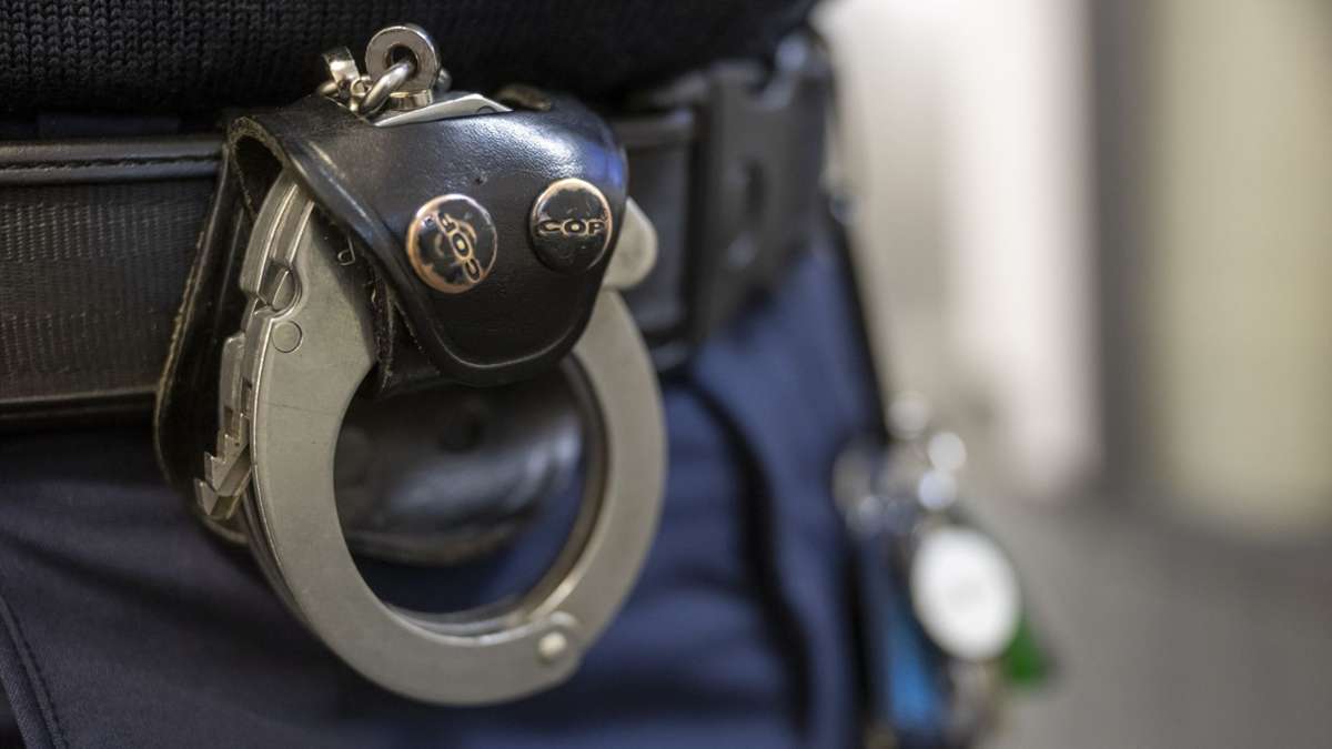 Zwei Raubüberfälle in Stuttgart: Polizei schnappt Räuber – Teil der Beute offenbart weiteren Raub